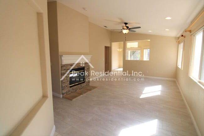 Building Photo - Updated 4bd/2ba Elk Grove Home with 2 Car Garage