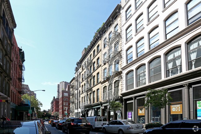 Building Photo - 106 Reade St