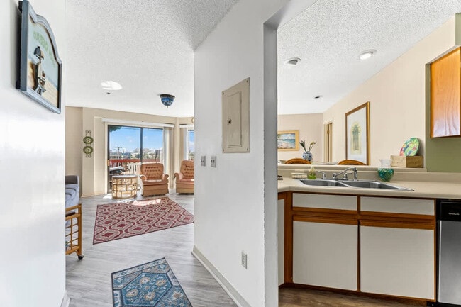 Foto del edificio - 8730 Thomas Dr