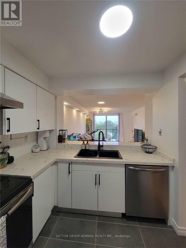 Building Photo - 298 Jarvis St