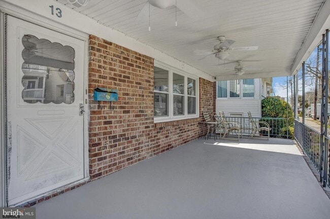 Building Photo - 15 N Victoria Ave