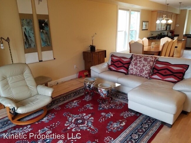 Building Photo - 2 br, 2.5 bath House - 4816 SW View Point ...
