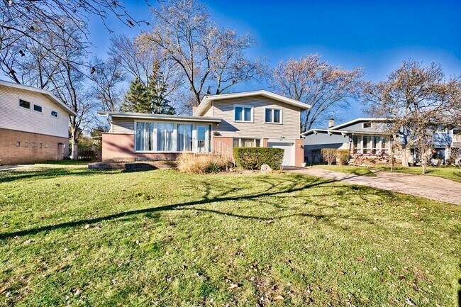 Building Photo - 612 Fairway Dr