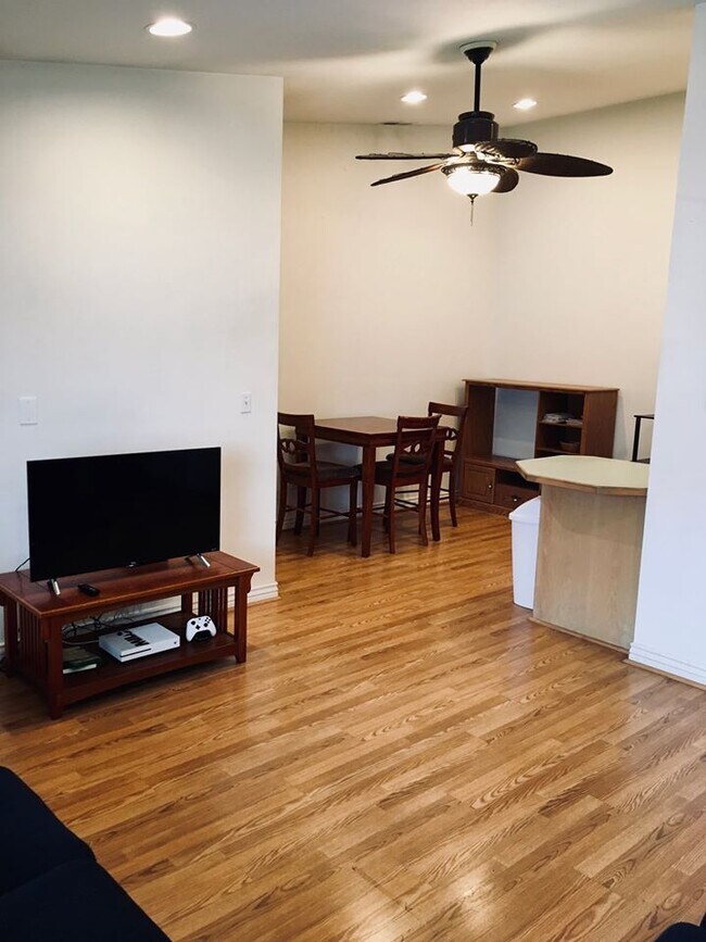 Foto del edificio - 1533 Riverside Ave