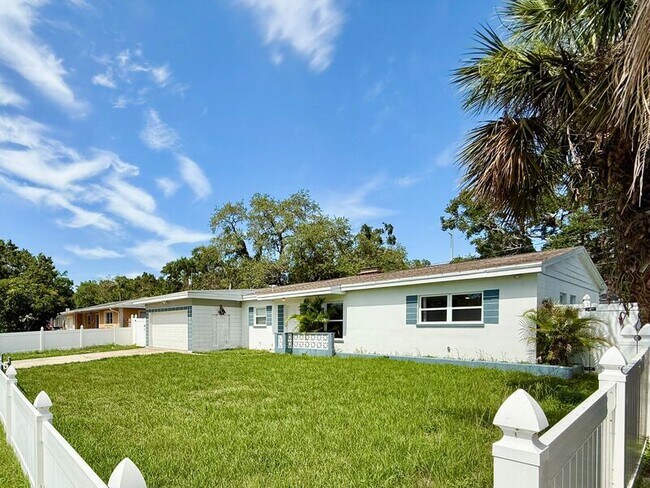 Building Photo - 1501 Carlos Ave
