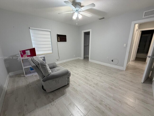 Foto del edificio - 630 SW 46th Ave