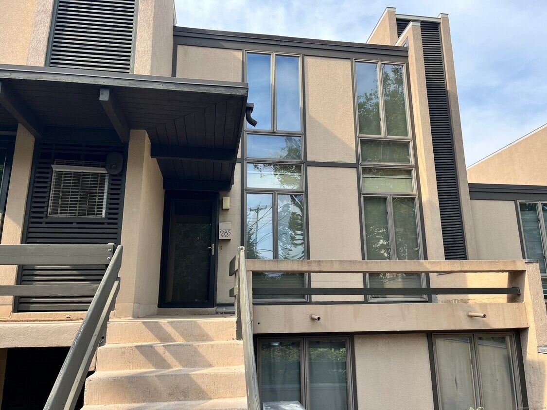 Primary Photo - 285 Greene St