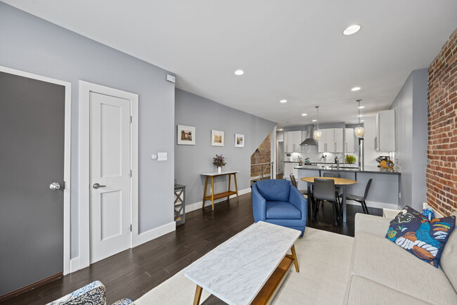 Foto del edificio - 3528 13th St NW