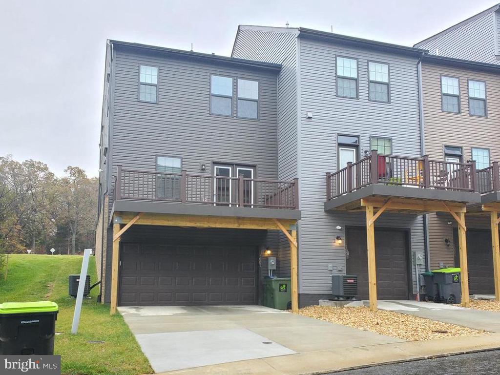 Primary Photo - 1001 Rampart Dr