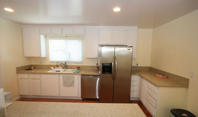 Building Photo - 8408 San Carlos Way