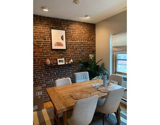 Building Photo - 673 Tremont St