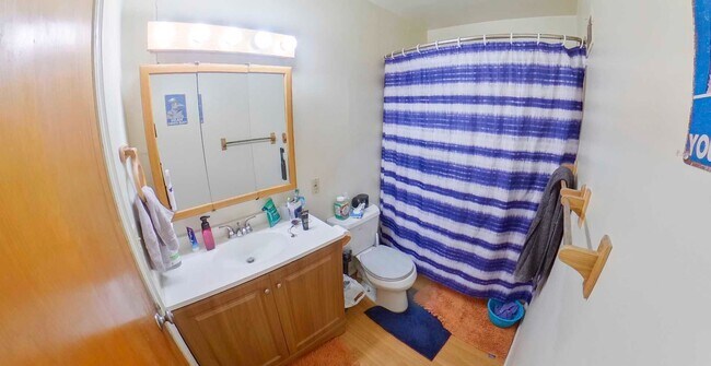 Foto del edificio - 3D Tour Available - Fenced-in yard + Washer & Dryer + Big Bedrooms! Available August 1st!