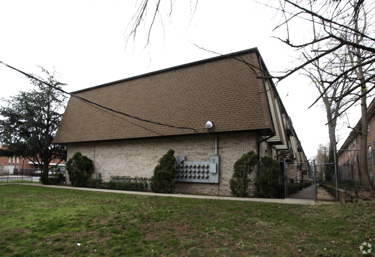 660668 N Broad St, Elizabeth, NJ 07208 Apartments in Elizabeth, NJ