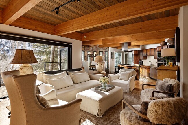 Foto del edificio - 164 Eastwood Rd