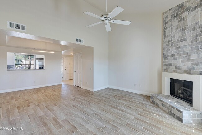 Foto del edificio - 2931 E Rose Ln