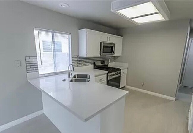 Foto del edificio - 2 br, 3 bath House - 7054 Magic Moment Ln.