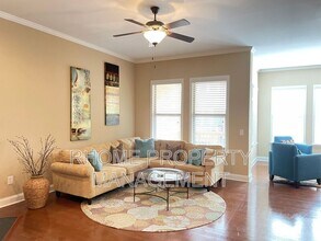 Building Photo - 1145 Parktown Dr SW