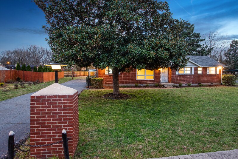 Primary Photo - 2939 Hillhurst Dr