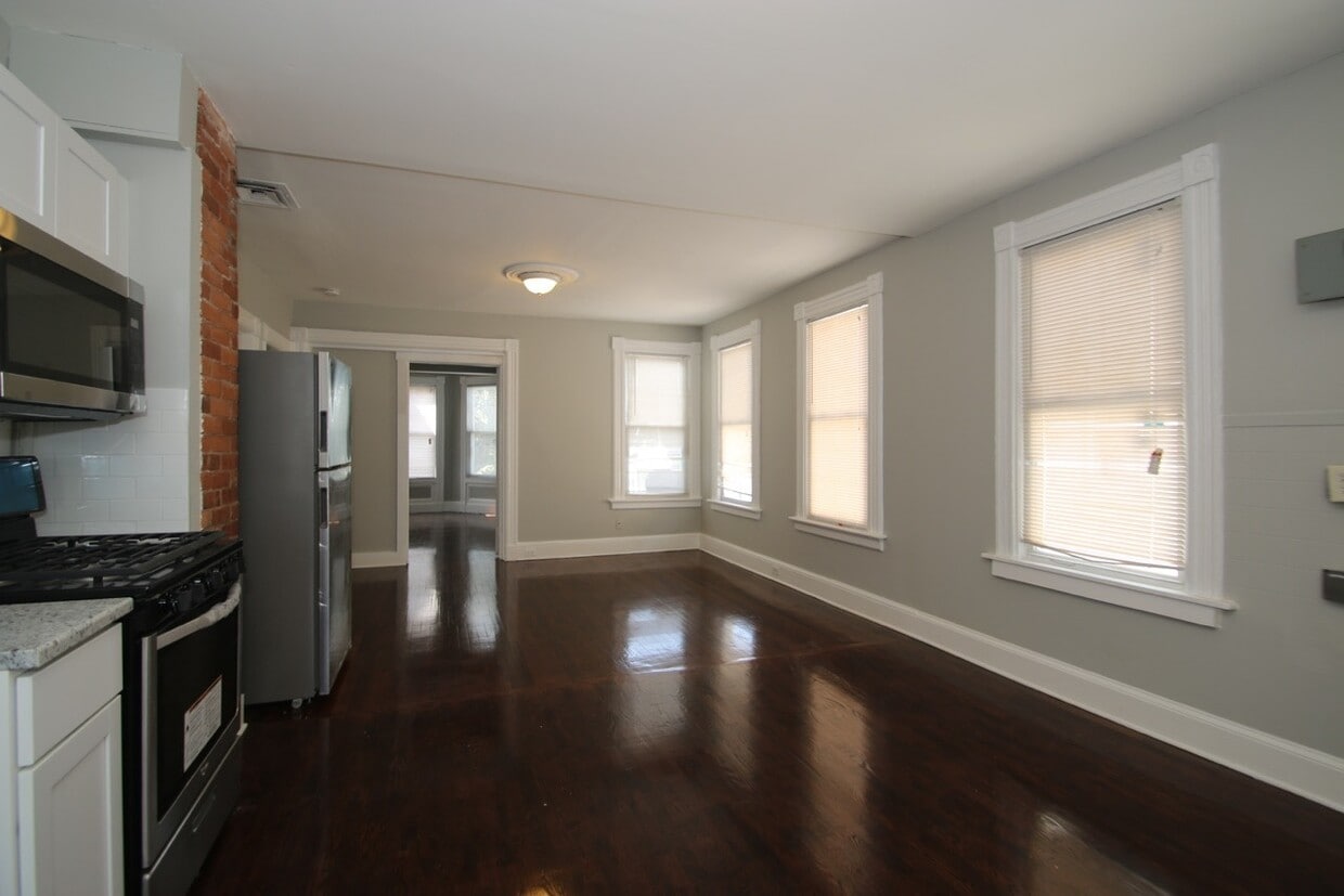 Primary Photo - 161 Clay St