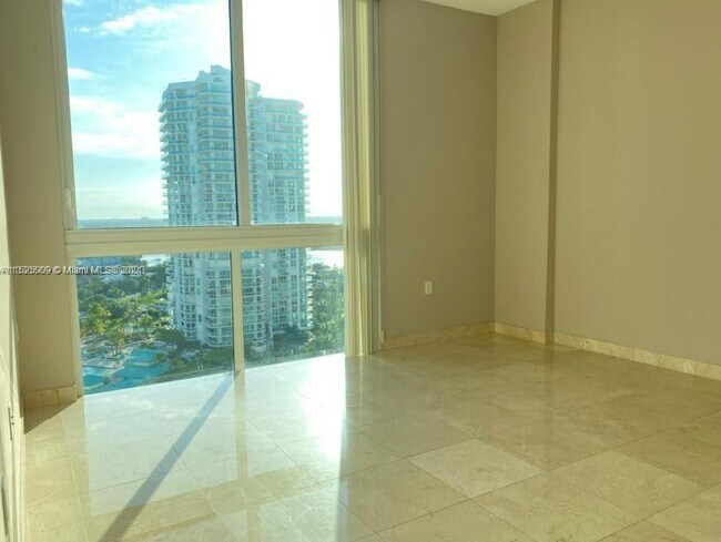 Building Photo - 150 Sunny Isles Blvd