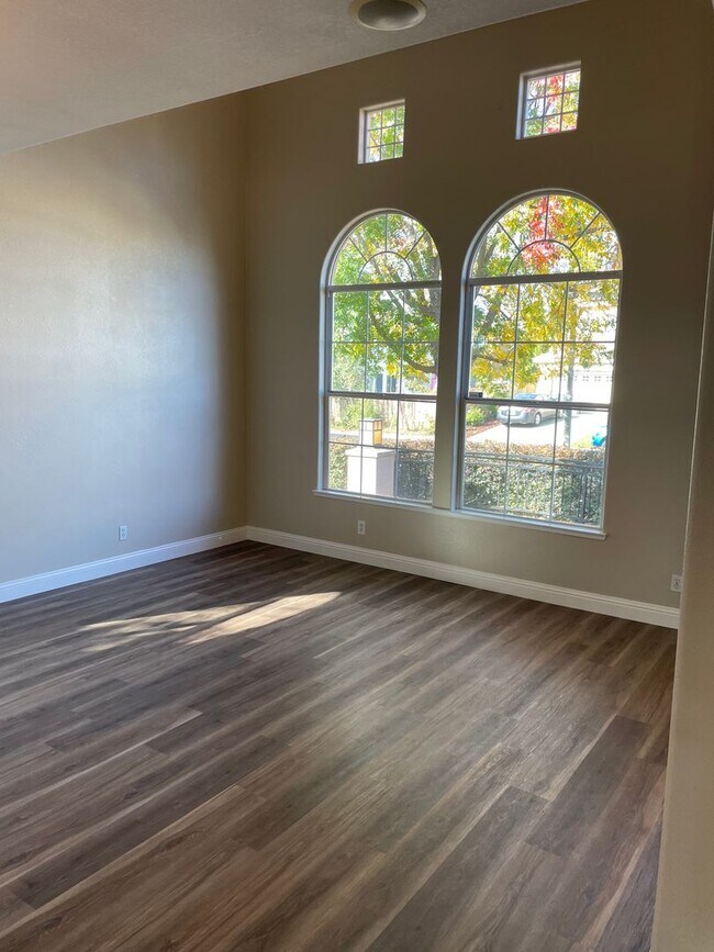 Building Photo - ***COMING SOON*** BEAUTIFUL 2-STORY HOME WITH POOL & 3 CAR GARAGE IN ROCKLIN!