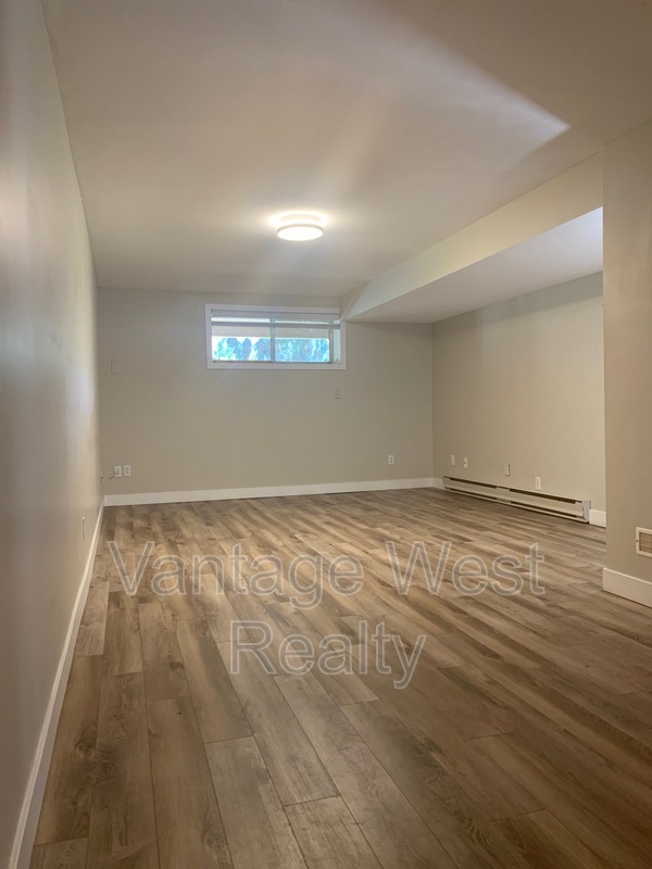 Building Photo - 1291 Kelglen Crescent