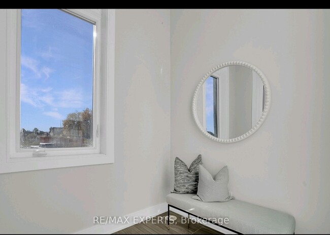 Photo du bâtiment - Brand new corner lot townhouse