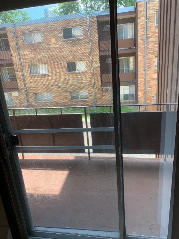 Foto del edificio - 995 St Albans St N