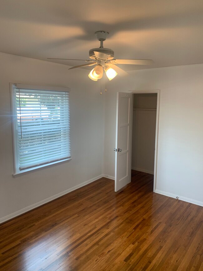 Foto del edificio - 8752 Guthrie Ave