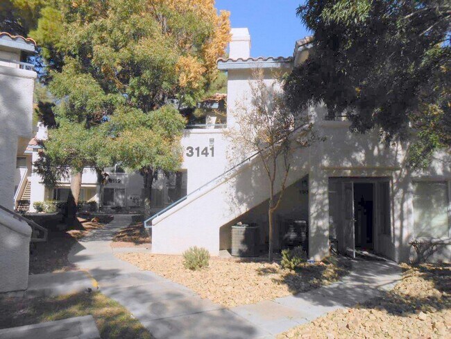 Building Photo - Spacious 2 bedroom Upstairs Condo in Gated...