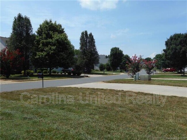 Building Photo - 9527 Mitchell Glen Dr