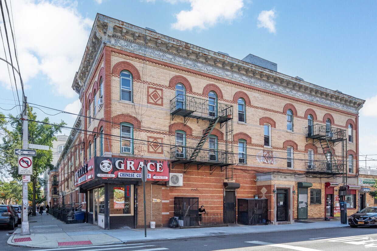 Primary Photo - 954 Seneca Ave