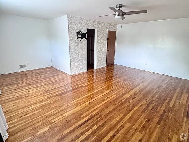 Building Photo - 285 Albourne Ave