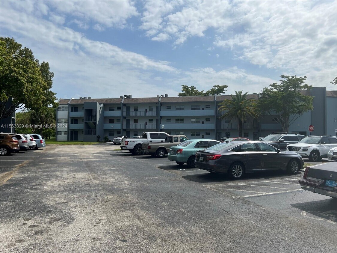 Foto principal - 8331 Sands Point Blvd
