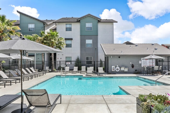 Building Photo - Tesoro Apartments