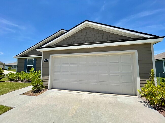 Building Photo - 3 Bedroom 2 FULL bath home available Now!