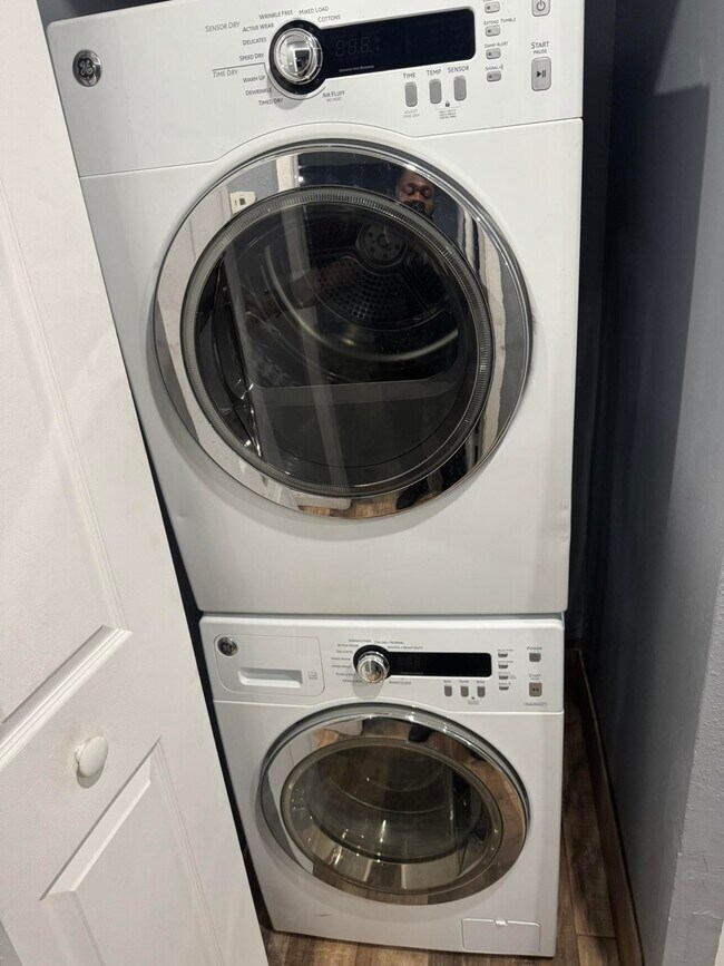 Building Photo - 6031 10th Ave N