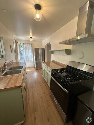 Building Photo - 13559 Arnold Dr