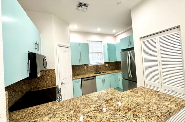 Building Photo - 3213 NE 5th St