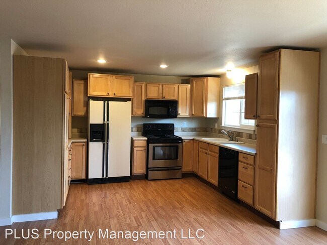 Foto del edificio - 3 br, 1 bath House - 1108 NW Elgin Avenue