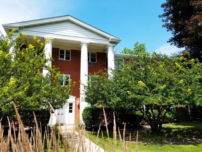 Building Exterior - 110 N Lincoln Ln