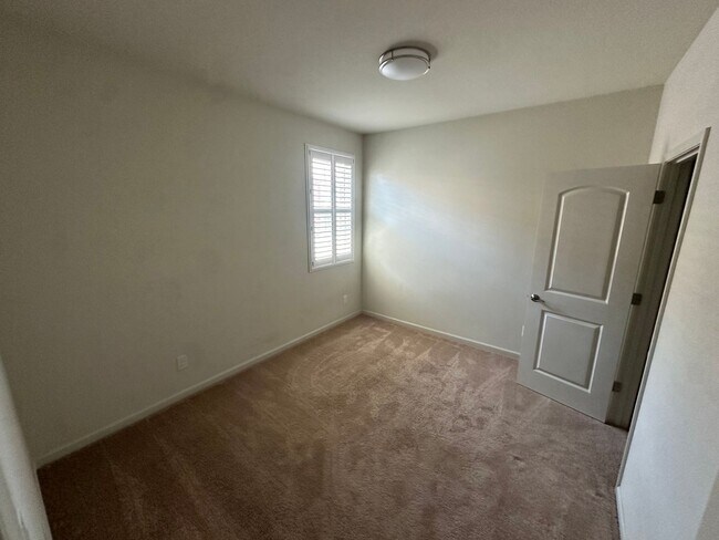 Foto del edificio - Spacious newer 4 Bedroom 2.5 Bath Rosevill...