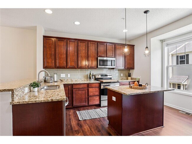 Foto del edificio - 8257 Norwood Ln N