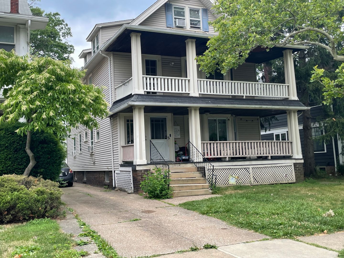1282 Nicholson Ave Lakewood, OH 44107 – photo 1