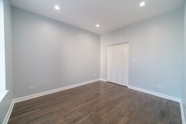 Building Photo - 3101 W Leland Ave