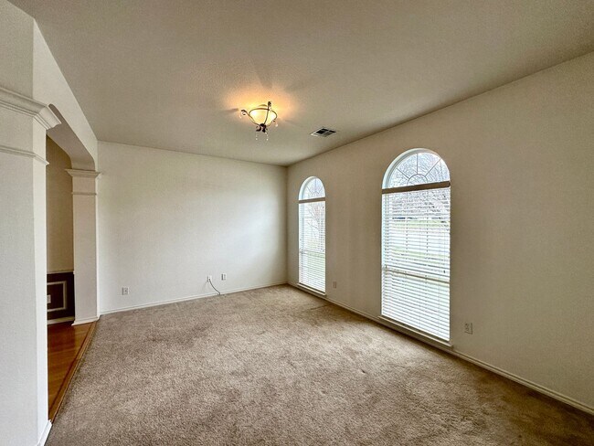 Foto del edificio - Viewable Now!