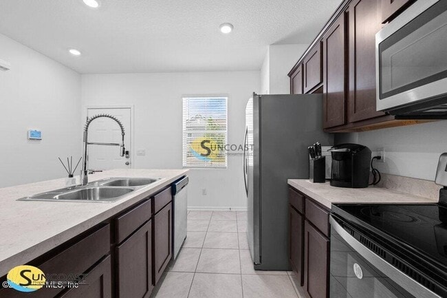 Building Photo - 8318 Zenith Cir