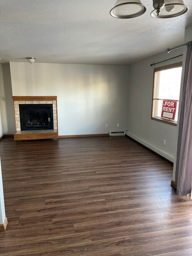 Building Photo - 8949 Lakehurst Dr