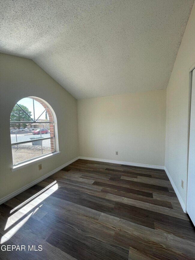 Building Photo - 845 Montera Rd