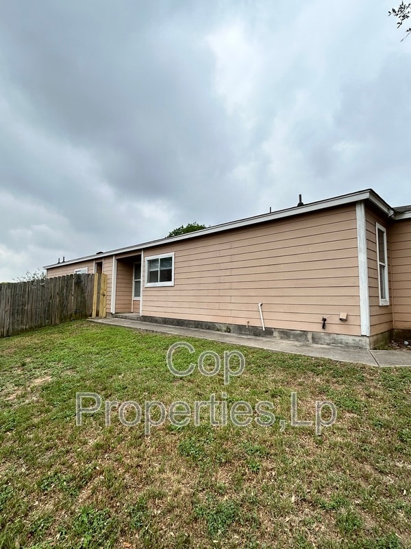 Foto del edificio - 15416 Kamary Ln